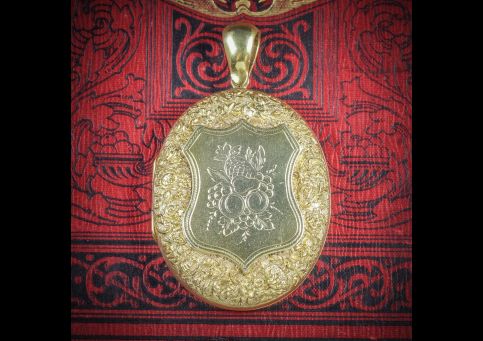 ANTIQUE_VICTORIAN_LARGE_18CT_GOLD_SILVER_FRUIT_LOCKET_CIRCA_1880_COVER